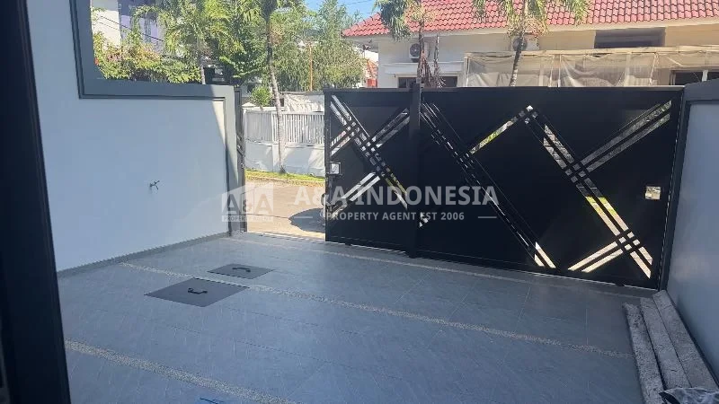 Dijual Rumah 2 Lantai Manyar Tirtoyoso Surabaya Timur 3+1 KT SHM Bisa KPR - Thumbnail 2