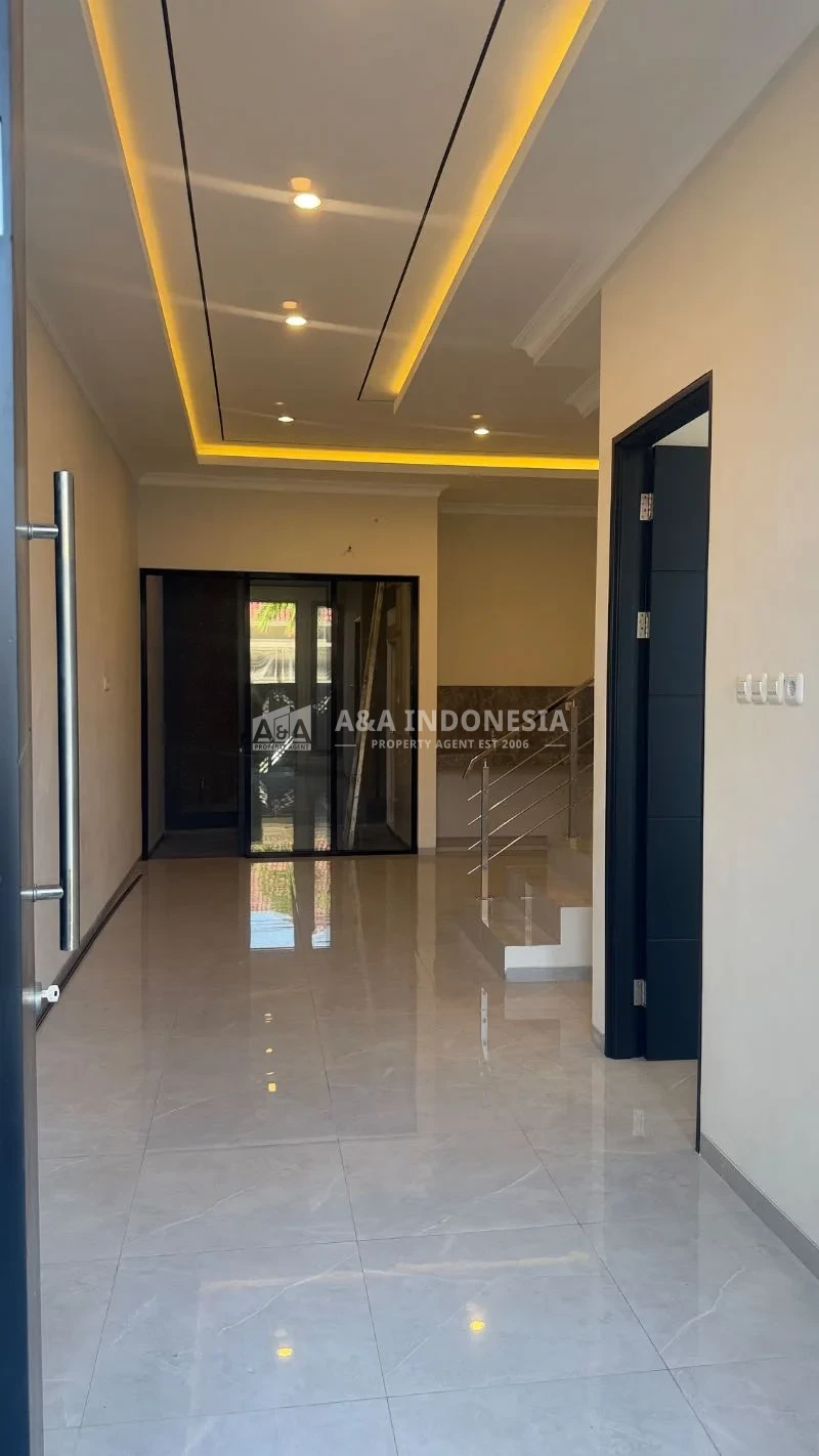Dijual Rumah 2 Lantai Manyar Tirtoyoso Surabaya Timur 3+1 KT SHM Bisa KPR - Thumbnail 4