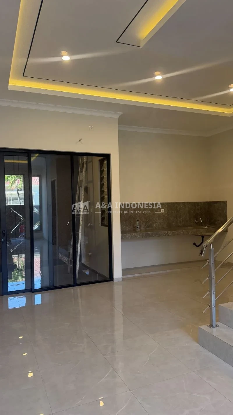 Dijual Rumah 2 Lantai Manyar Tirtoyoso Surabaya Timur 3+1 KT SHM Bisa KPR - Thumbnail 7