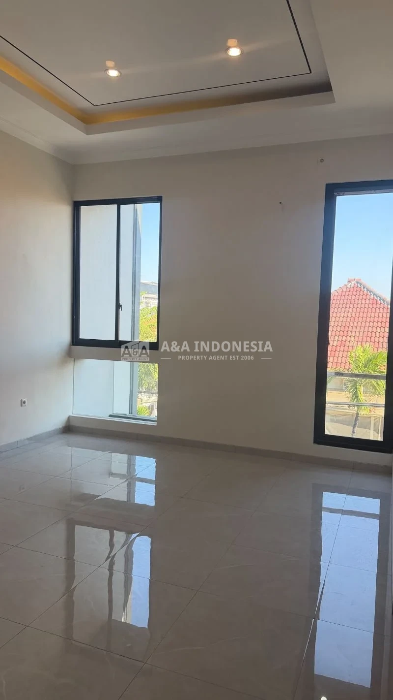 Dijual Rumah 2 Lantai Manyar Tirtoyoso Surabaya Timur 3+1 KT SHM Bisa KPR - Thumbnail 8