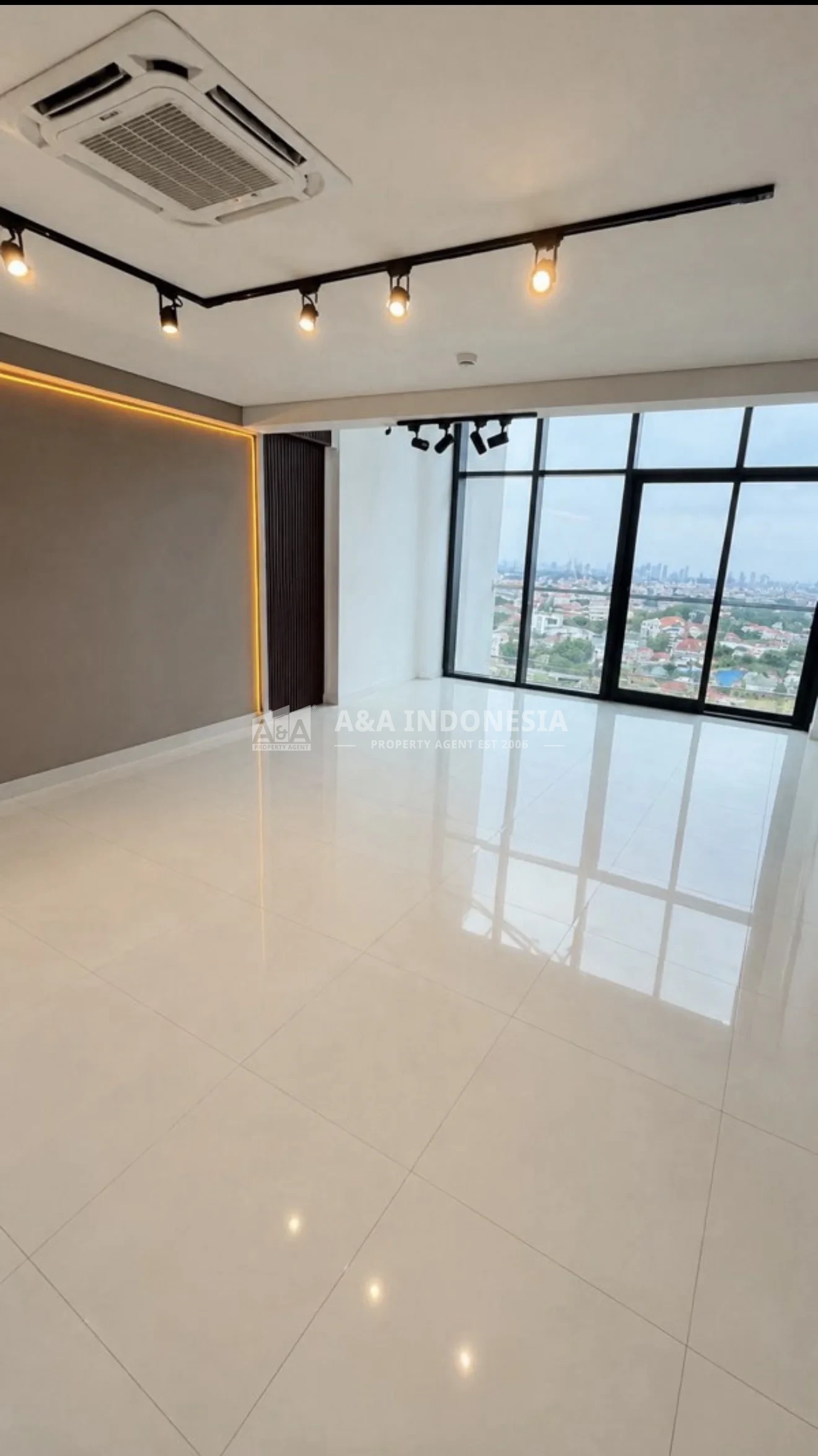 Dijual Apartemen SOHO The Viel Loft Ciputra World Surabaya Barat 111 m², City View, Mezzanine & High Ceiling