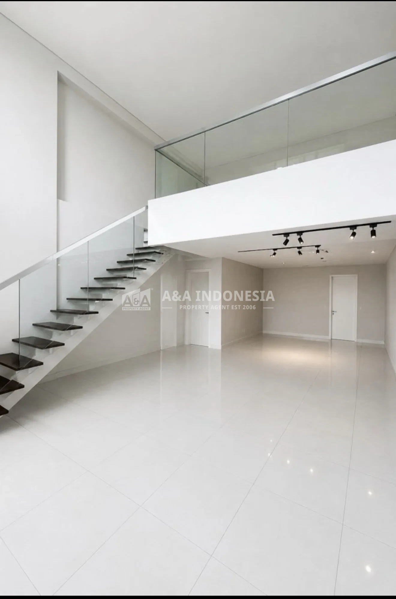 Dijual Apartemen SOHO The Viel Loft Ciputra World Surabaya Barat 111 m², City View, Mezzanine & High Ceiling - Thumbnail 2