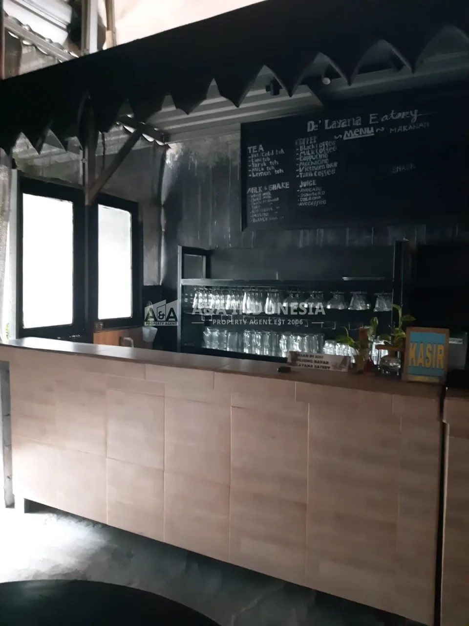 Disewakan Rumah Usaha Ex Cafe Dan Kantor Di Gubeng Kertajaya, Surabaya Timur