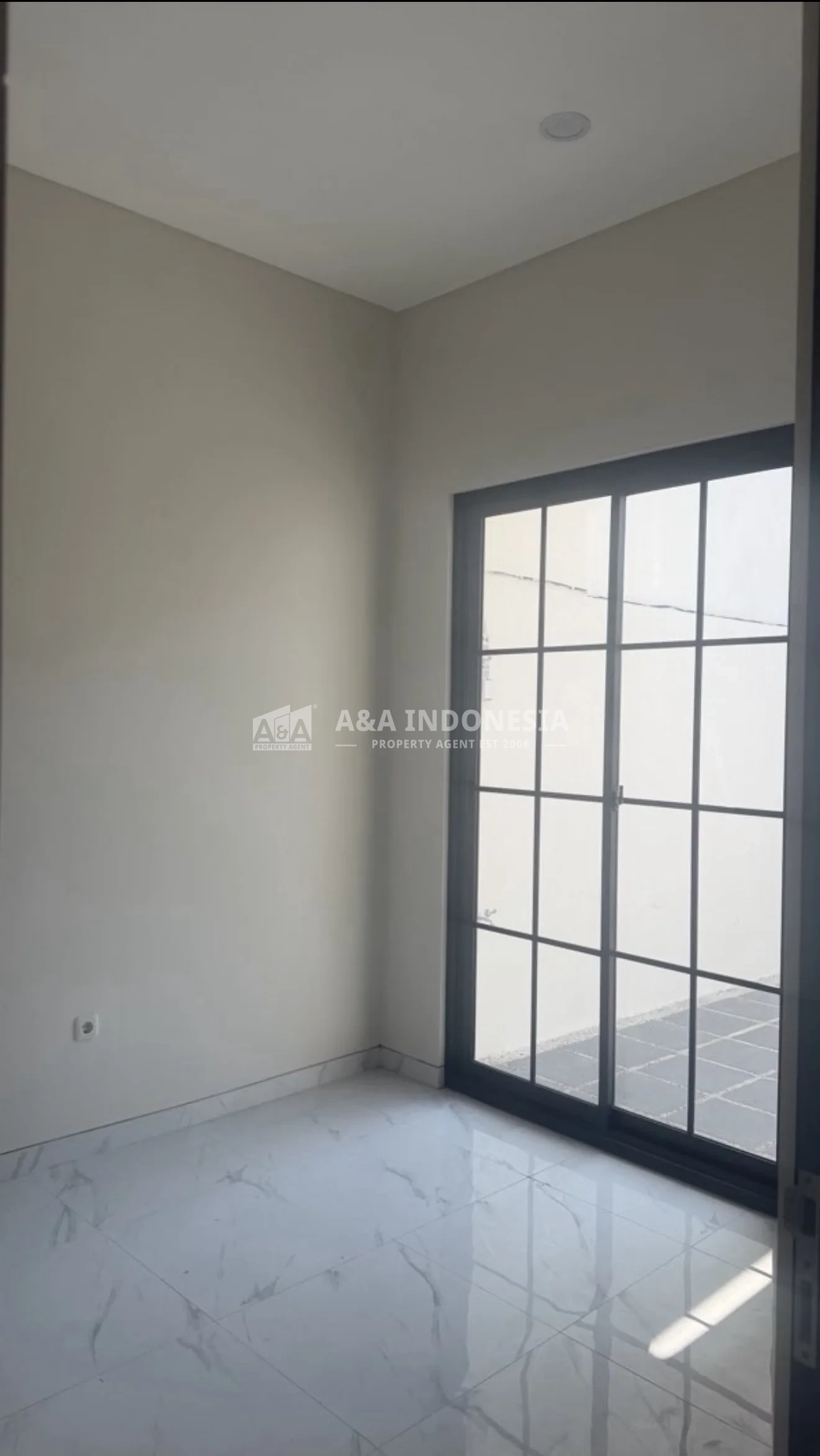 Dijual Rumah Modern 2 Lantai Kenjeran Surabaya Timur Dekat MERR SHM 4+1 KT - Thumbnail 2