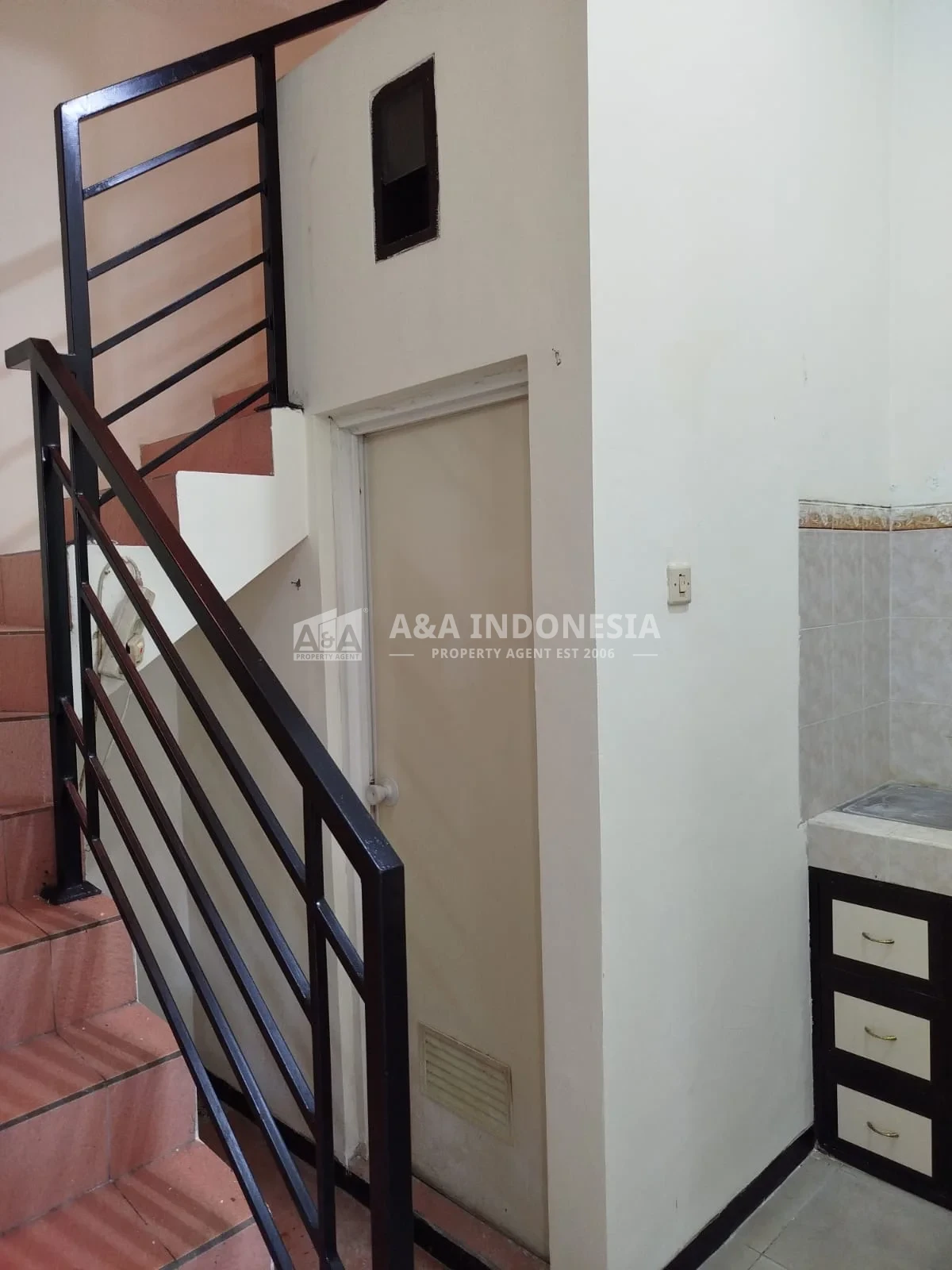 Disewakan Rumah 2 Lantai Dukuh Setro Surabaya Timur Lokasi Strategis Dekat Suramadu RS dan Mall - Thumbnail 5