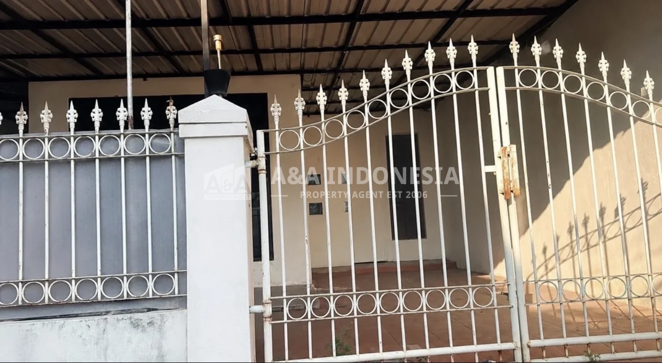 Disewakan Rumah Nirwana Eksekutif Surabaya Timur — 1,5 Lantai, LT 120 m², Hadap Barat, Akses 3 Mobil