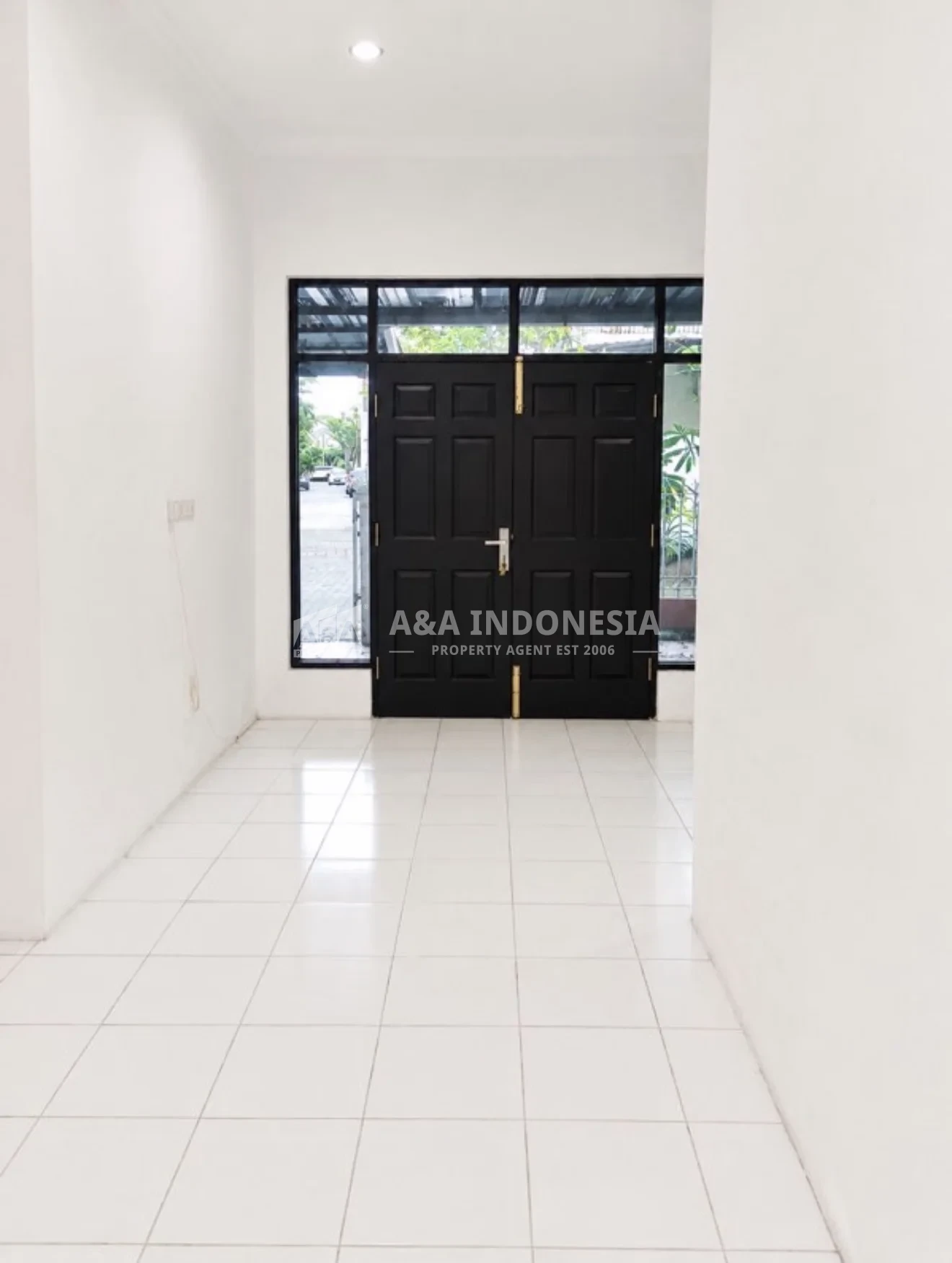 Disewakan Rumah Nirwana Eksekutif Surabaya Timur — 1,5 Lantai, LT 120 m², Hadap Barat, Akses 3 Mobil - Thumbnail 3
