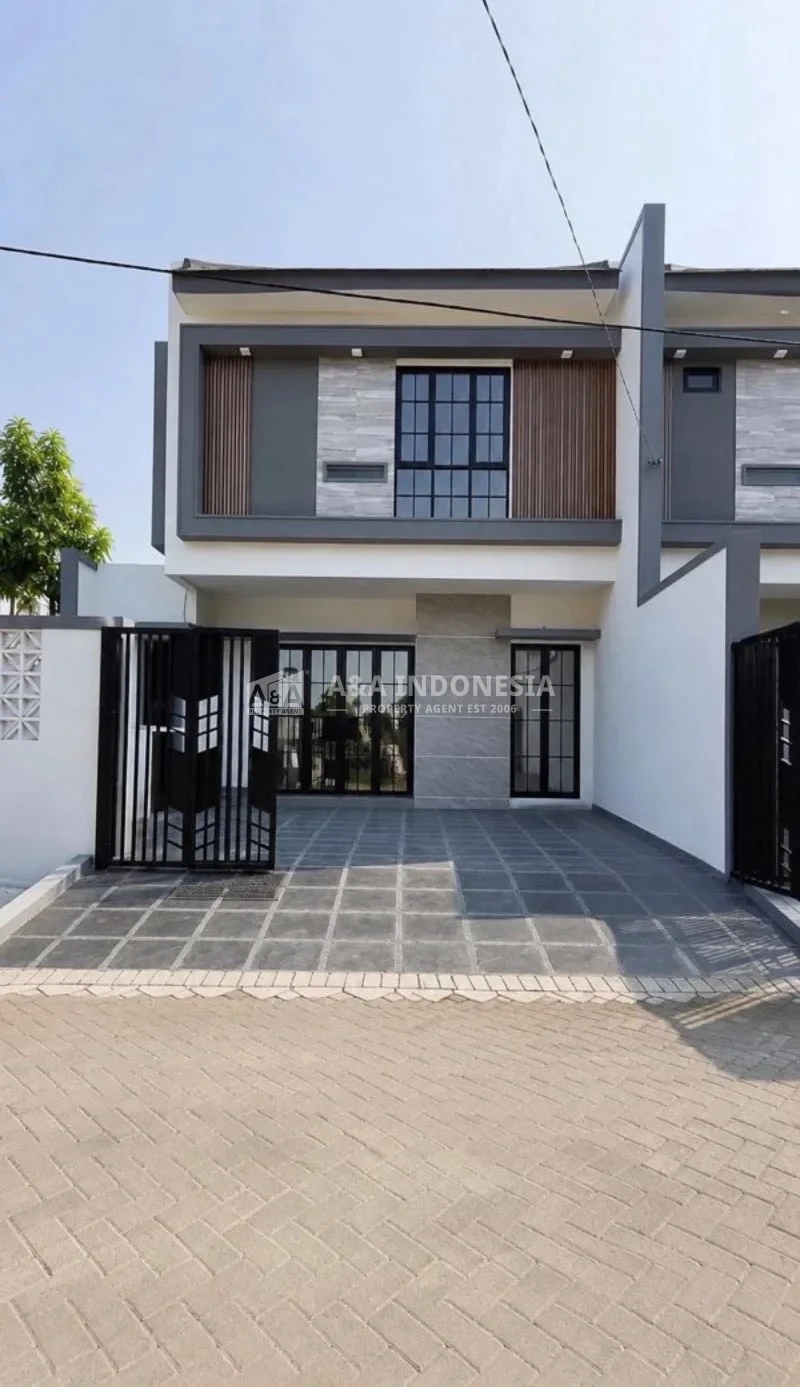 Dijual Rumah 2 Lantai Hook Sutorejo Surabaya Timur — LT 112,5 m², LB 130 m², SHM, Hadap Selatan/Barat, Akses Strategis - Thumbnail 2