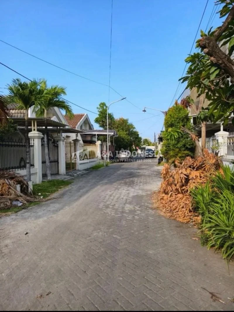 Dijual Rumah 2 Lantai Hook Sutorejo Surabaya Timur — LT 112,5 m², LB 130 m², SHM, Hadap Selatan/Barat, Akses Strategis - Thumbnail 3