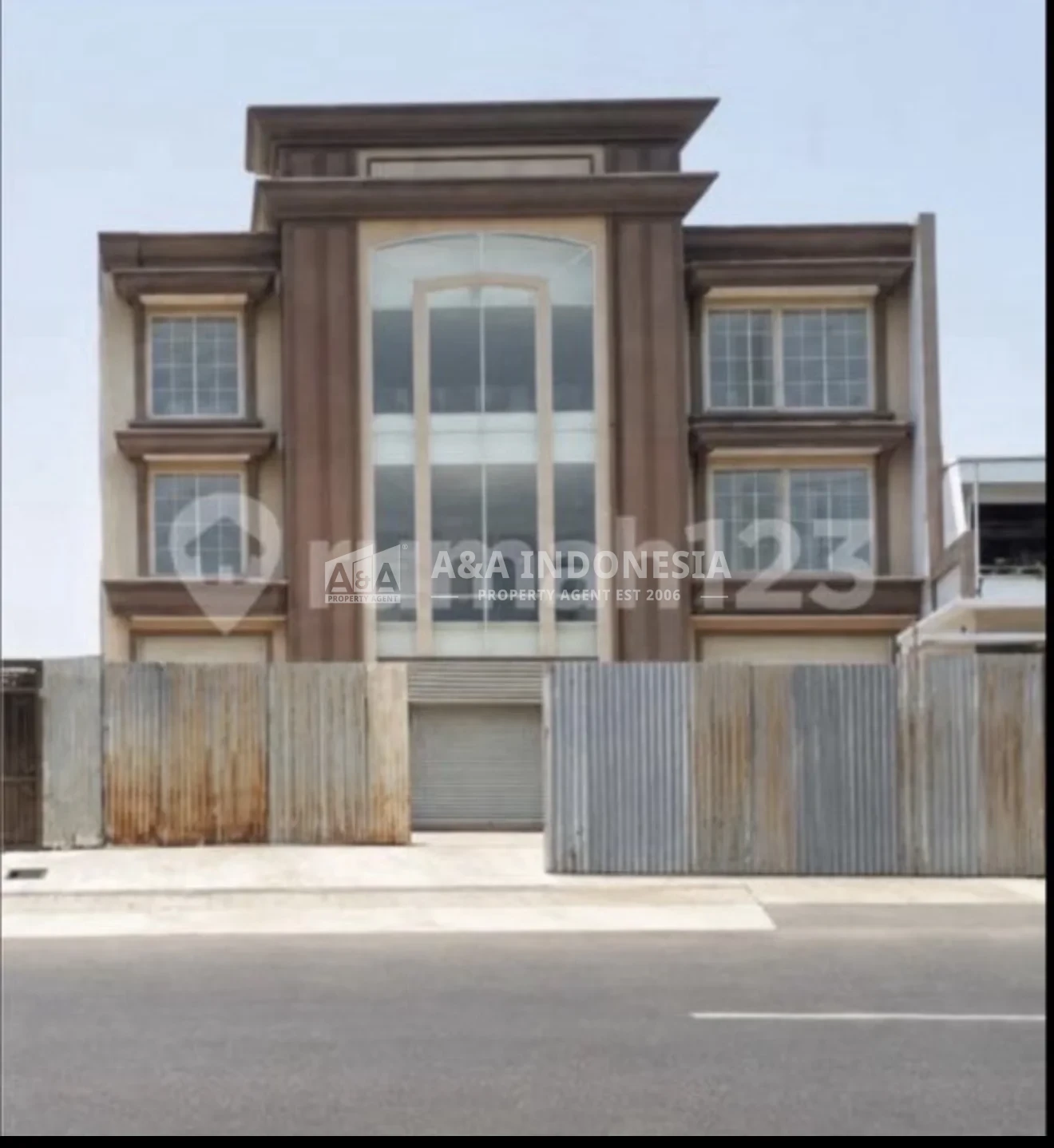 Gedung Baru 3 Lantai di Jemursari Surabaya Selatan - Image 1
