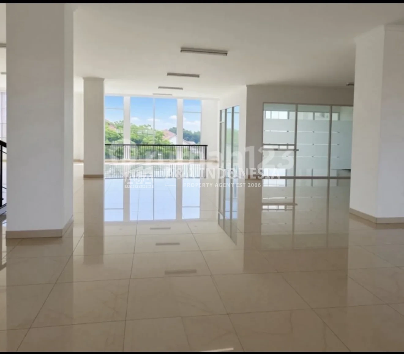 Gedung Baru 3 Lantai di Jemursari Surabaya Selatan - Thumbnail 5