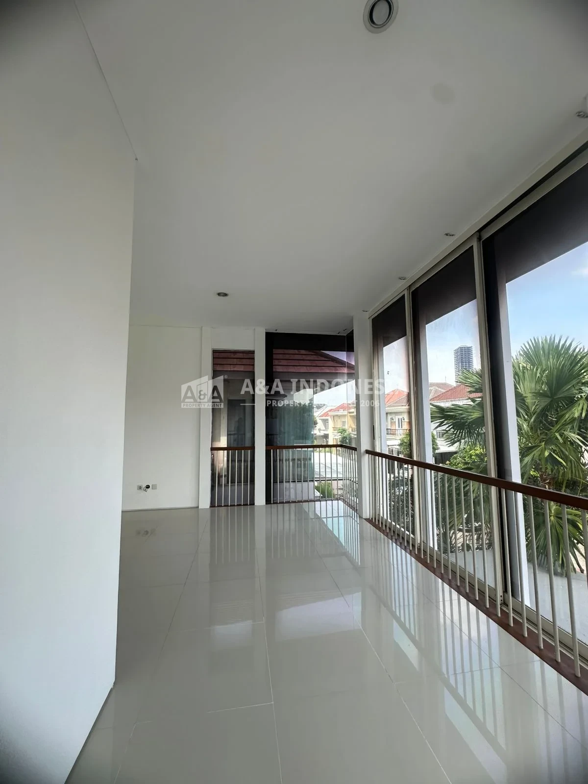 Dijual Rumah Bagus Siap Huni di Royal Park Citraland Surabaya Barat - Thumbnail 2
