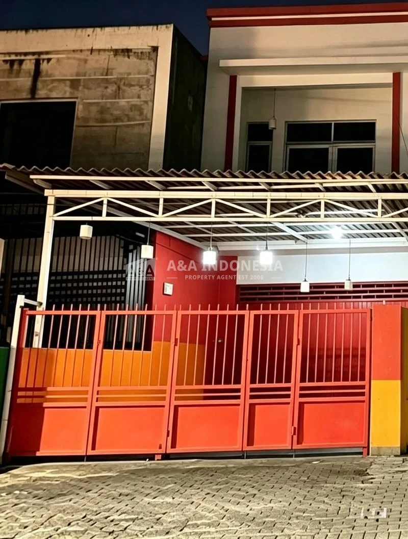 Disewakan / Dijual Ruko 2 Lantai Jalan Raya Kaliwaron Surabaya Timur