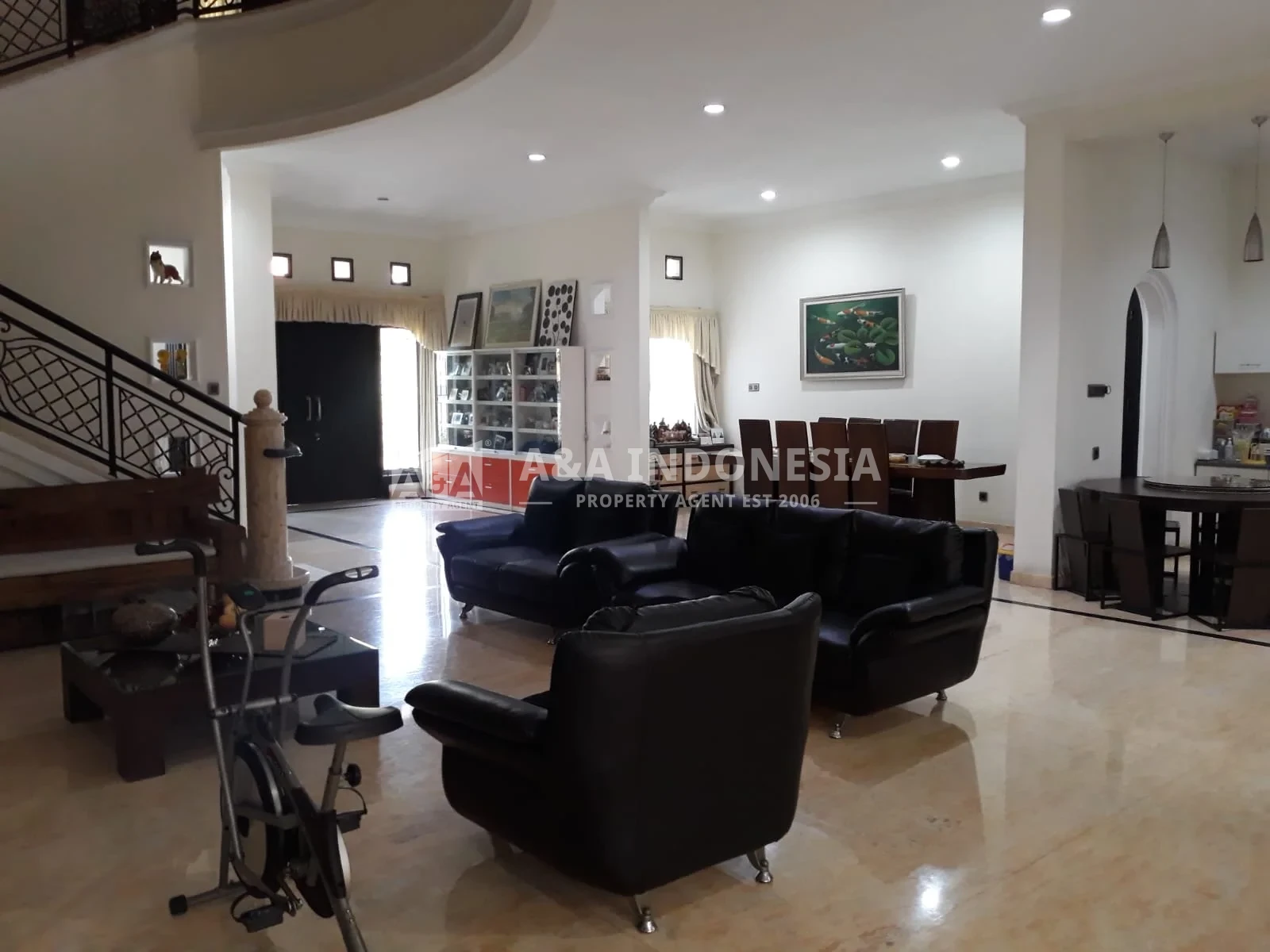 Dijual Rumah Graha Family Surabaya Barat Dekat Tol Satelit Pakuwon Indah Lontar