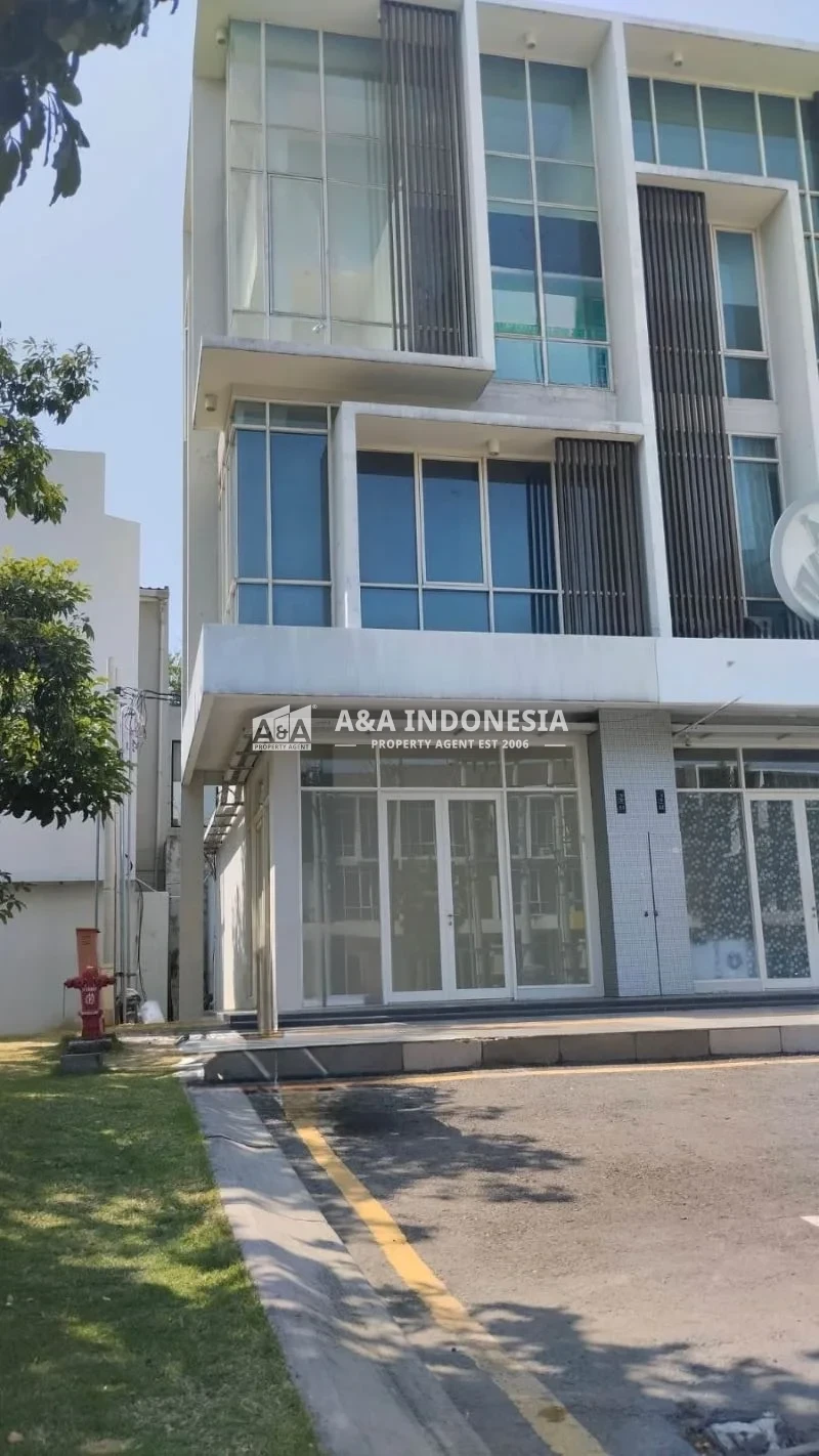 Disewakan Ruko Komersial Lokasi Strategis Hook Northwest Boulevard Citraland Surabaya Barat