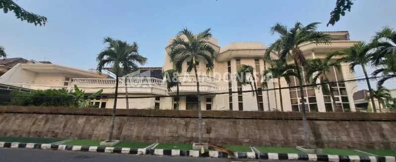 Dijual Rumah Mewah Lokasi Strategis Dharmahusada Indah Barat Surabaya Timur - Image 1