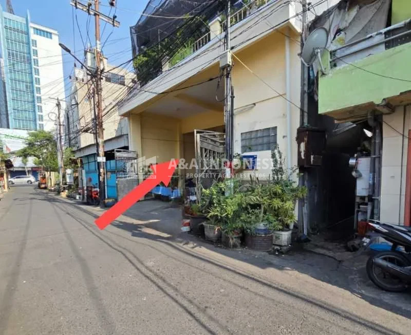 Jual Murah Lelang Rumah 2 Lantai Kedung Klinter Lokasi Strategis Surabaya - Image 1