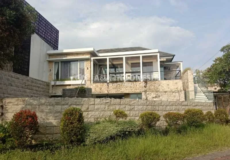 Jual Murah Lelang Rumah Mewah 2 Lantai Taman Hunian Satelit Lokasi Strategis Surabaya Barat