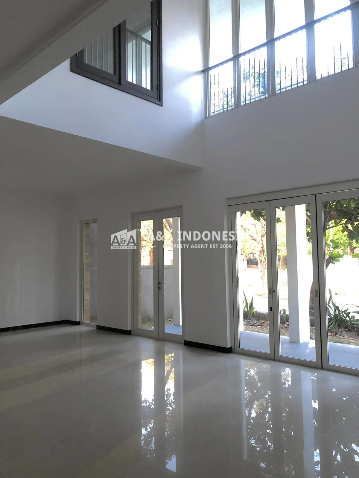 Dijual Rumah Mewah Lokasi Strategis Siap Huni Diamond Hill Citraland Surabaya Barat - Thumbnail 3