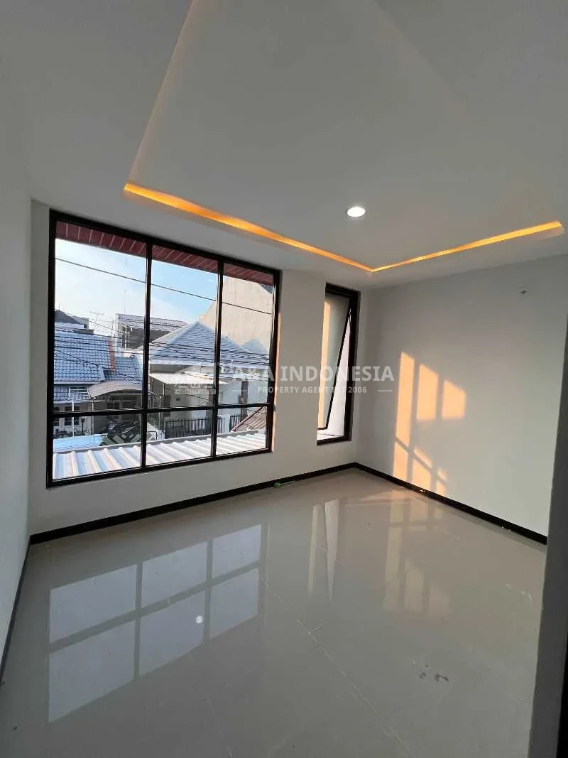 Dijual Rumah Baru Renovasi, Lokasi Strategis di Perumahan Nginden Intan Timur Surabaya Timur - Thumbnail 5