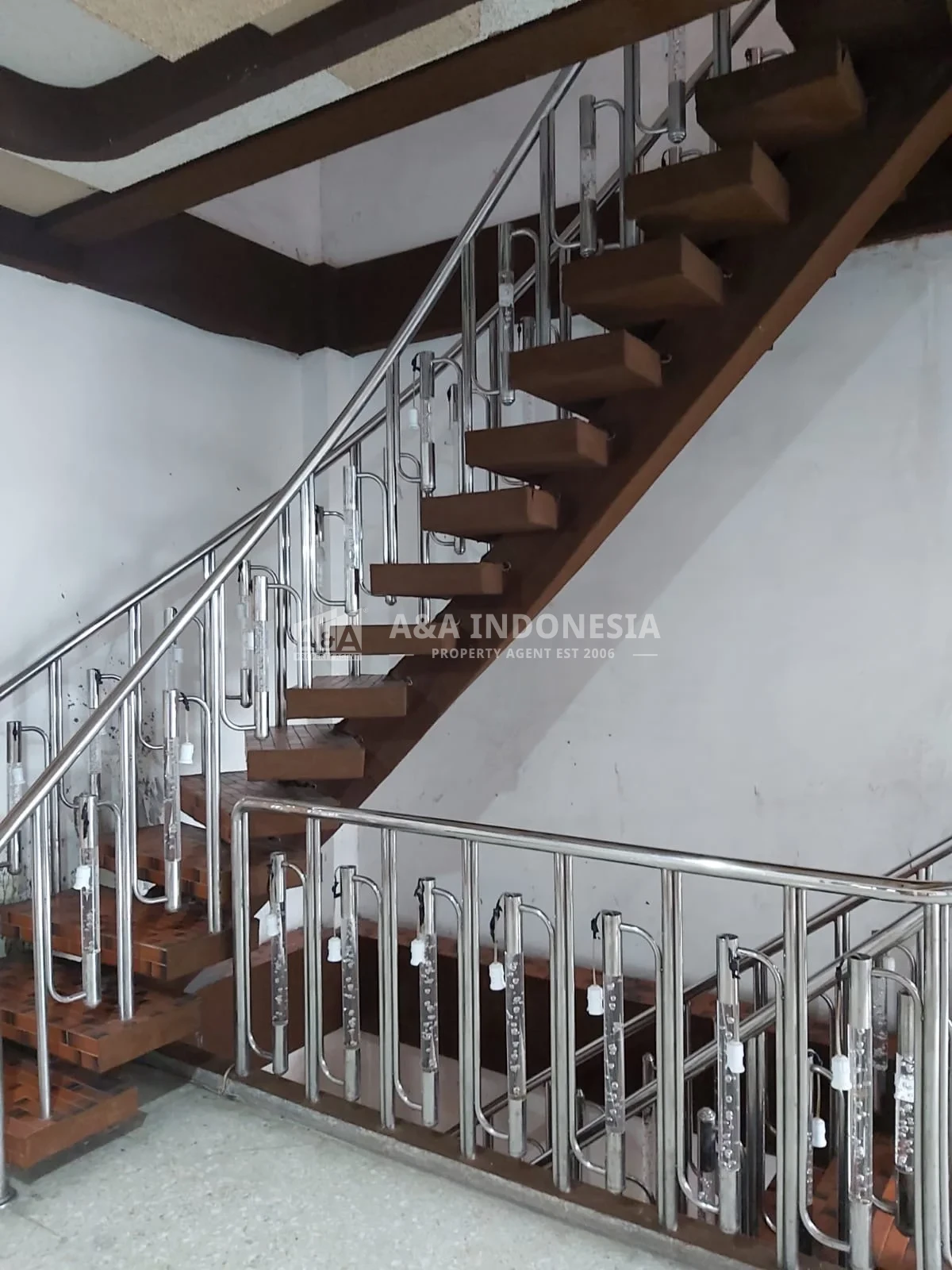 Dijual Rumah Mewah  2 Lantai SHM Di Lebak Surabaya Timur-Lokasi Strategis - Thumbnail 3