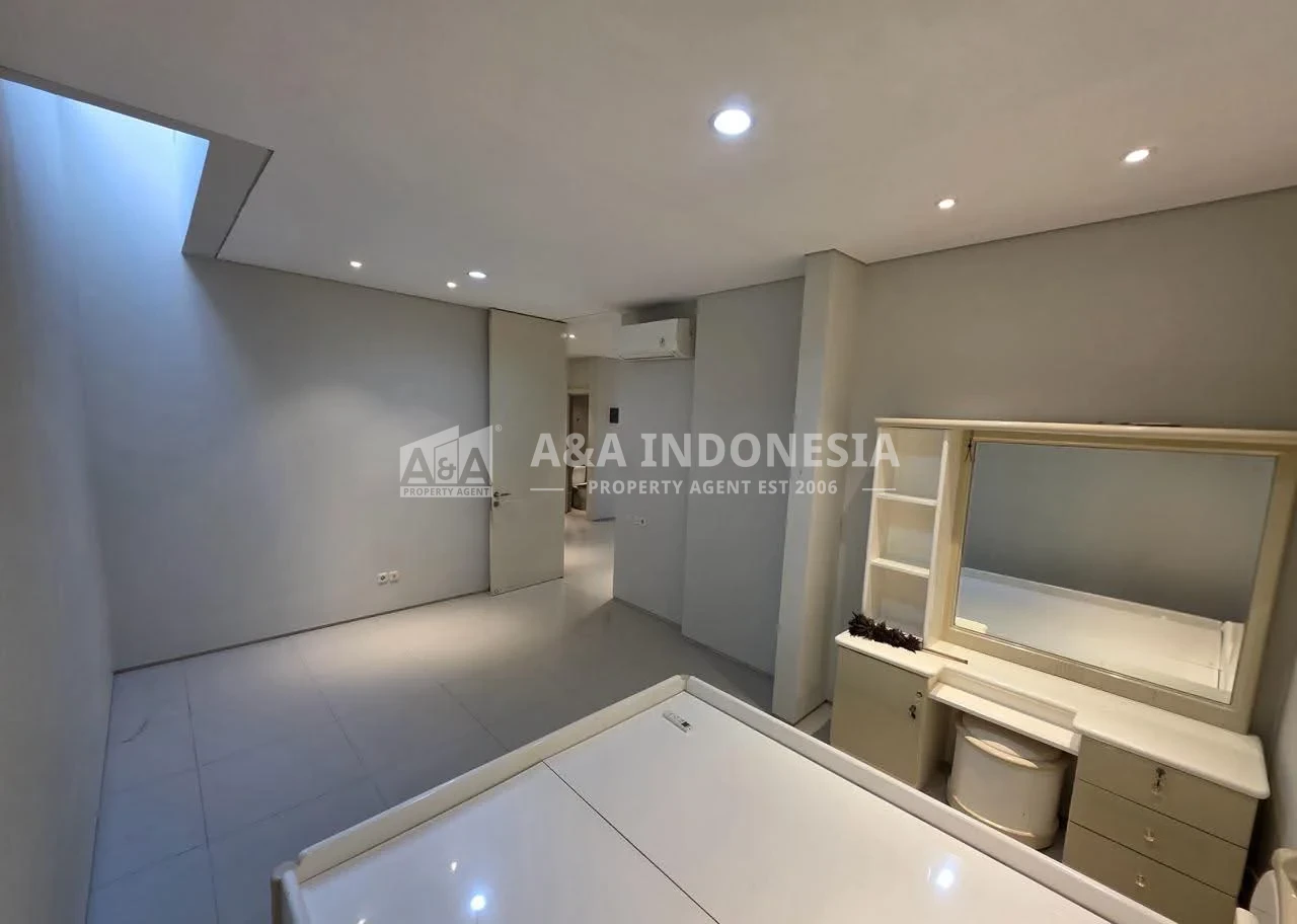 Dijual Rumah Siap Huni di Perumahan CitraLand the GreenLake Surabaya Barat - Thumbnail 3