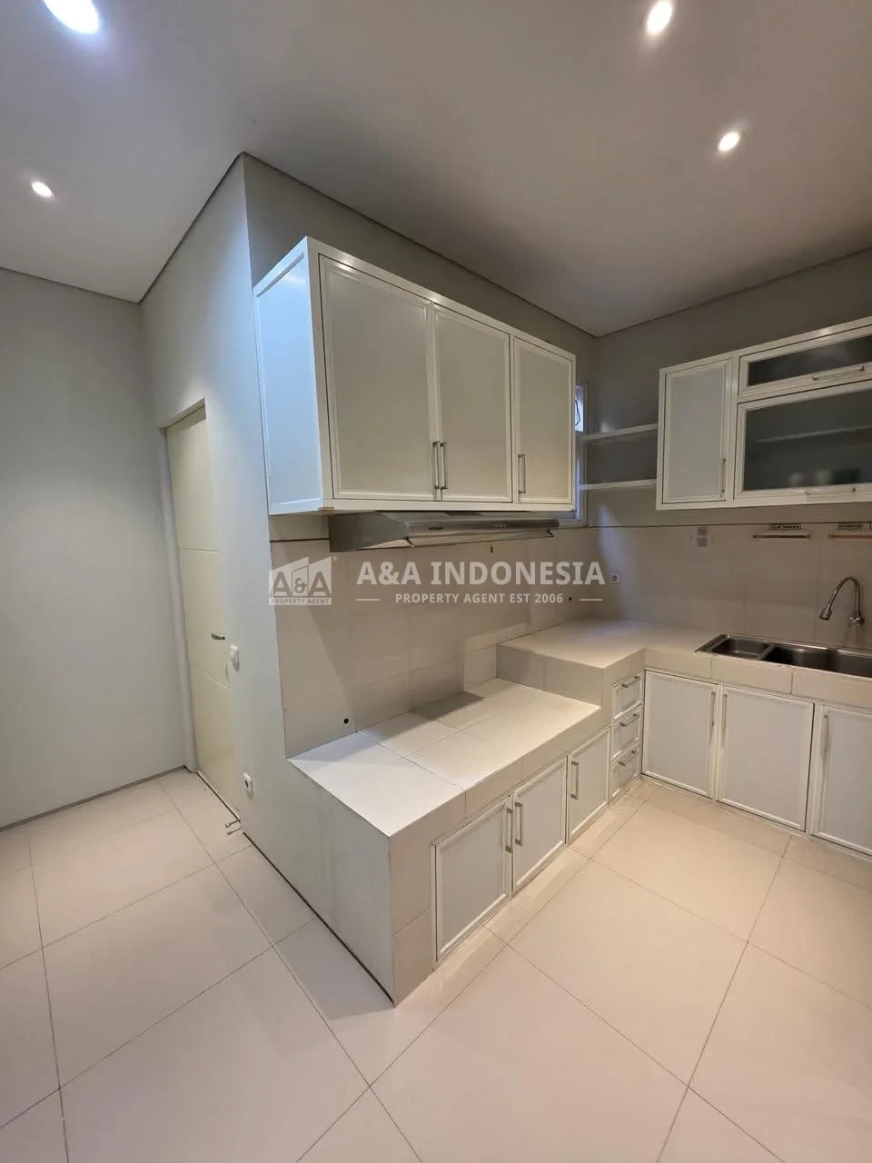 Dijual Rumah Siap Huni di Perumahan CitraLand the GreenLake Surabaya Barat - Thumbnail 4