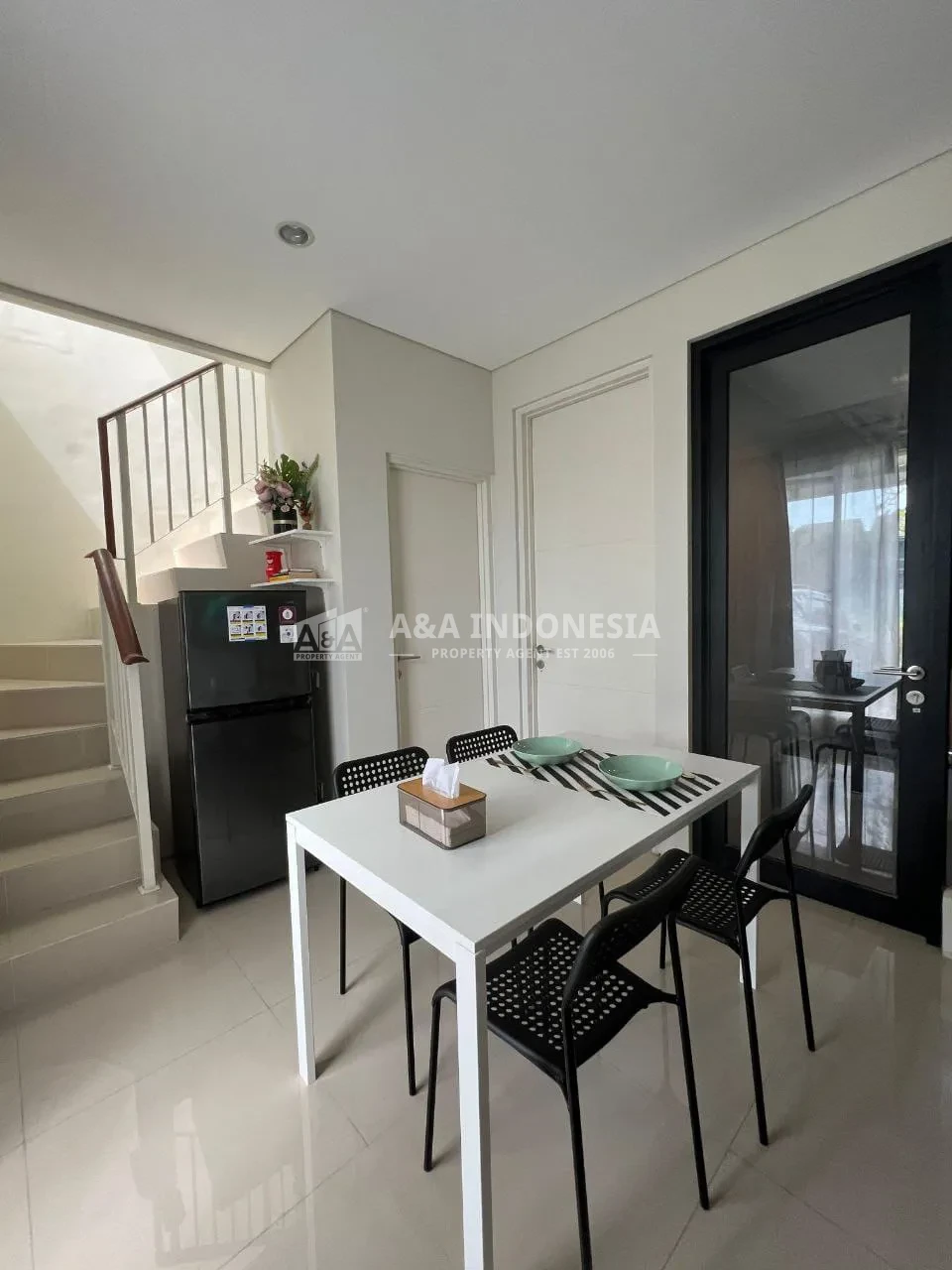 Dijual Rumah Lokasi Strategis NorthwestLake Turkana Deluxe Full Furnished Citraland Surabaya Barat - Thumbnail 3