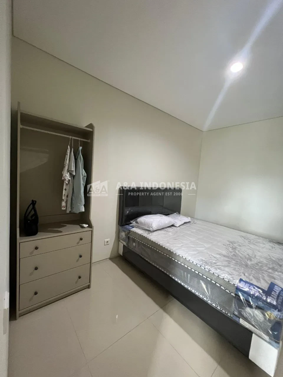 Dijual Rumah Lokasi Strategis NorthwestLake Turkana Deluxe Full Furnished Citraland Surabaya Barat - Thumbnail 7