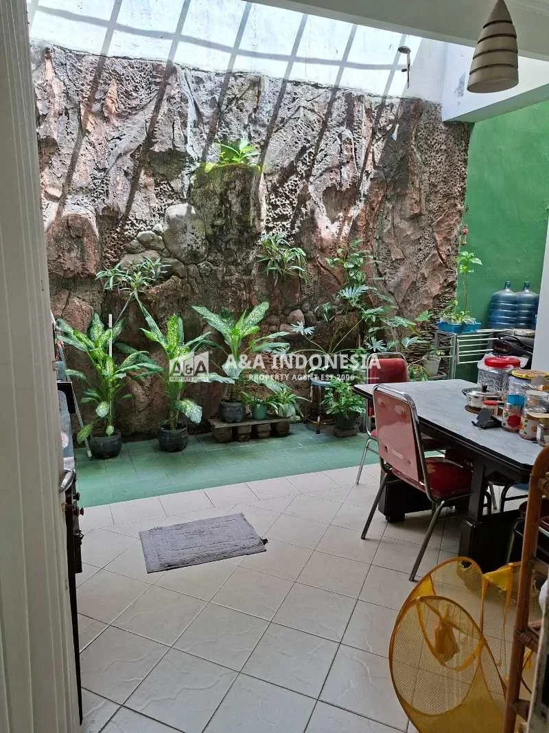 Dijual Rumah Lokasi Strategis Siap Huni Hook Jalan Tangkuban Prahu Surabaya Pusat - Thumbnail 4
