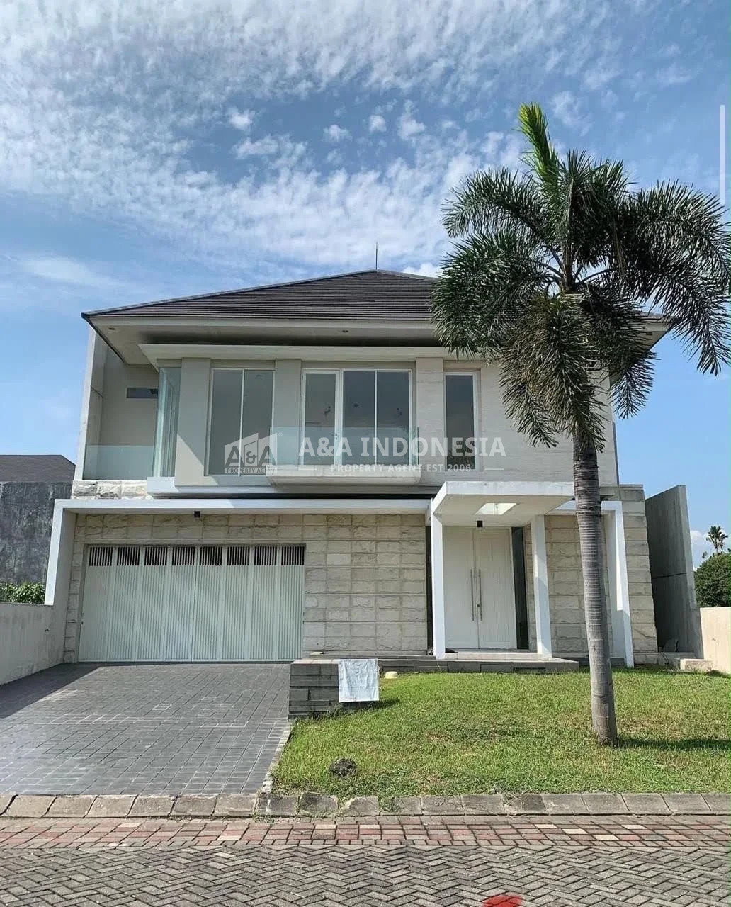 Dijual/Disewakan Rumah Raffles Garden Citraland Surabaya Barat - Image 1