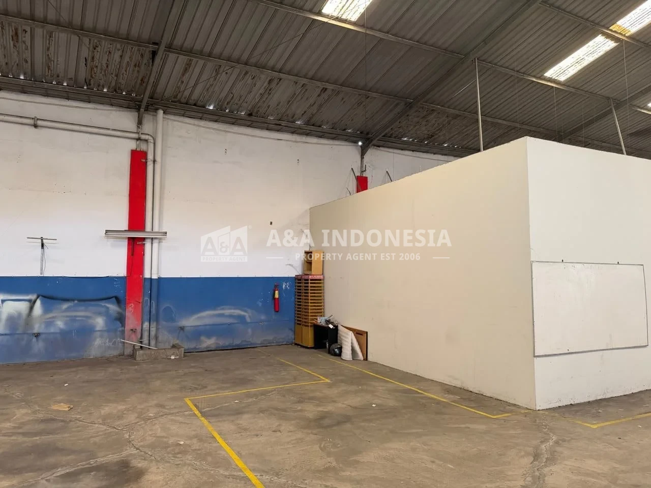 DISEWAKAN BANGUNAN SHOWROOM DI RAYA LONTAR SURABAYA BARAT - Thumbnail 2