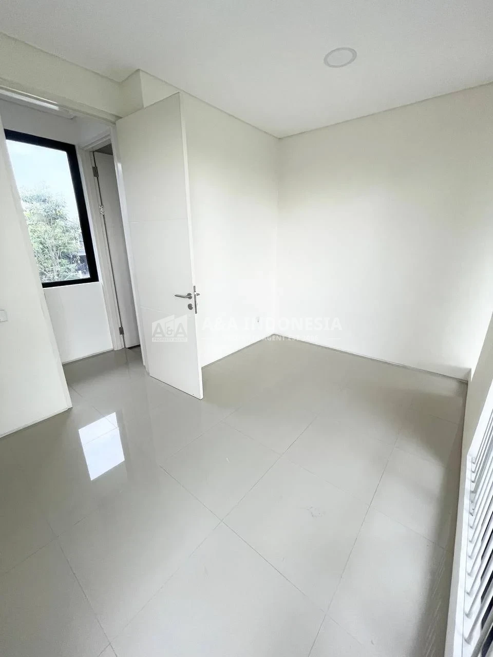 Dijual Rumah Baru Full Renovasi 2 Lantai Northwest Hill Citraland Surabaya – SHGB, Siap Huni - Thumbnail 2