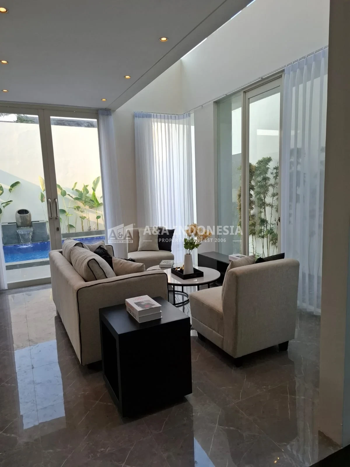 Dijual Rumah Baru Renovasi Full Furnished dengan Kolam Renang di Bukit Golf International Citraland - Thumbnail 2