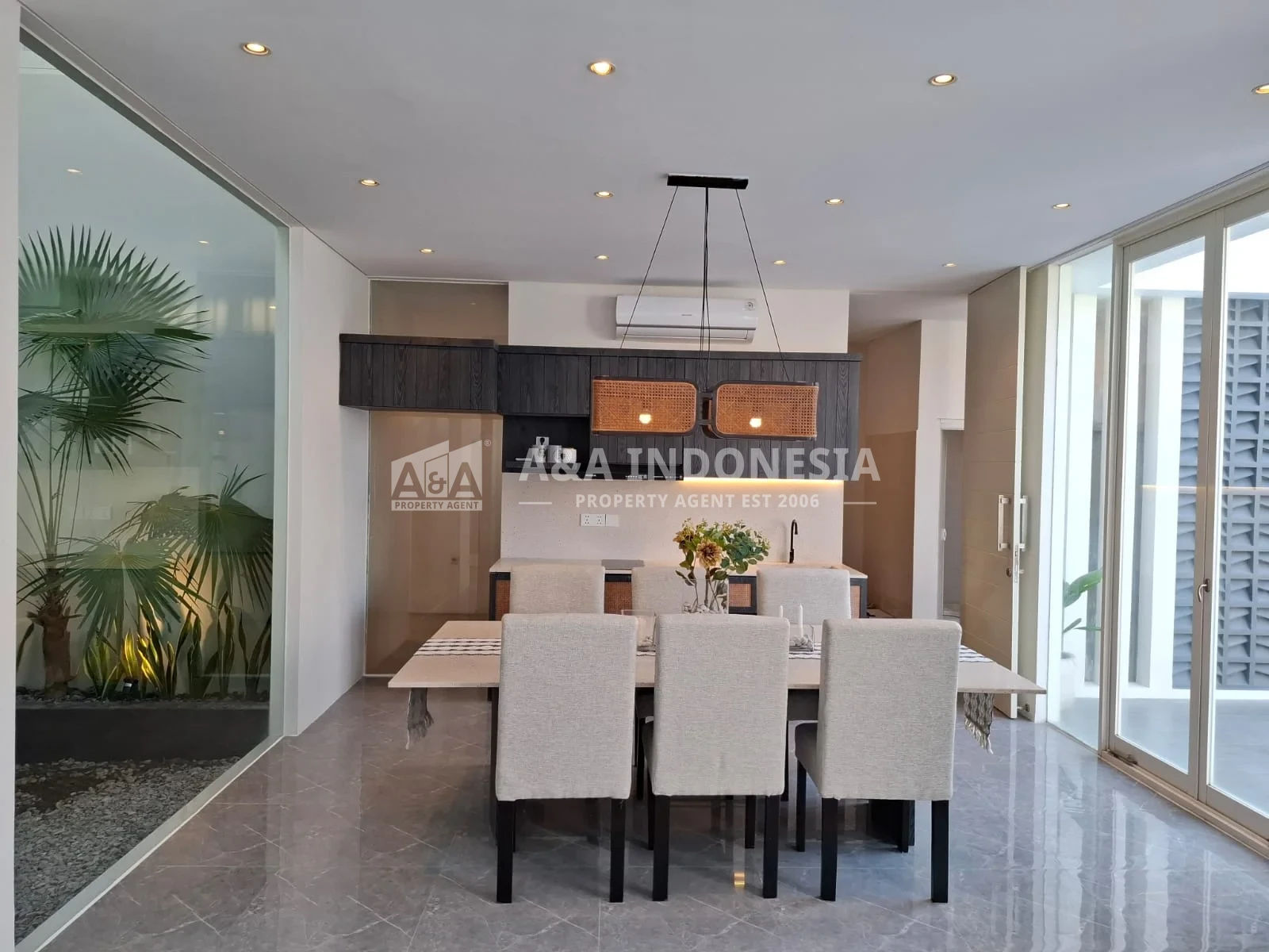 Dijual Rumah Baru Renovasi Full Furnished dengan Kolam Renang di Bukit Golf International Citraland - Thumbnail 3