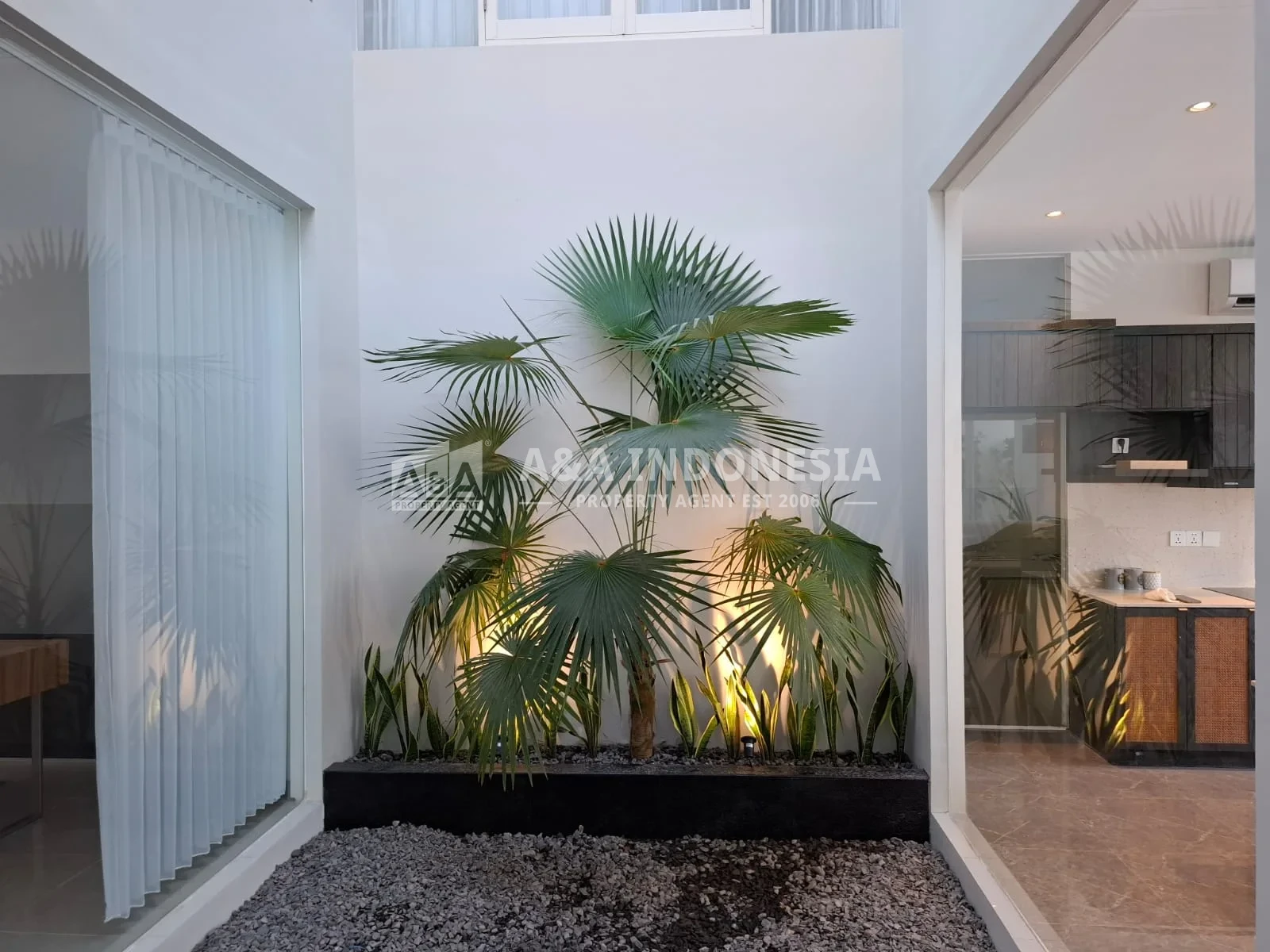 Dijual Rumah Baru Renovasi Full Furnished dengan Kolam Renang di Bukit Golf International Citraland - Thumbnail 8