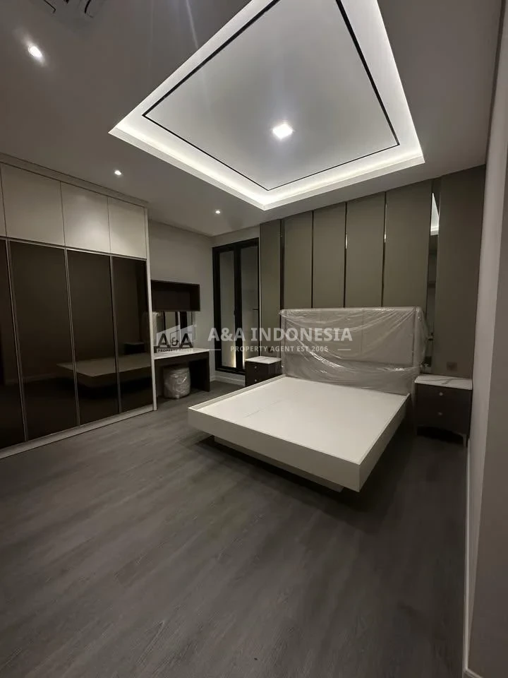 Jual Rumah 3 Lantai Mewah Modern Minimalis Royal Residence Lokasi Prestisius Surabaya - Thumbnail 4
