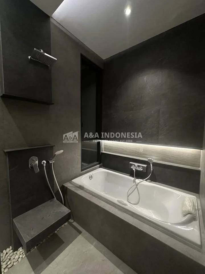 Jual Rumah 3 Lantai Mewah Modern Minimalis Royal Residence Lokasi Prestisius Surabaya - Thumbnail 5