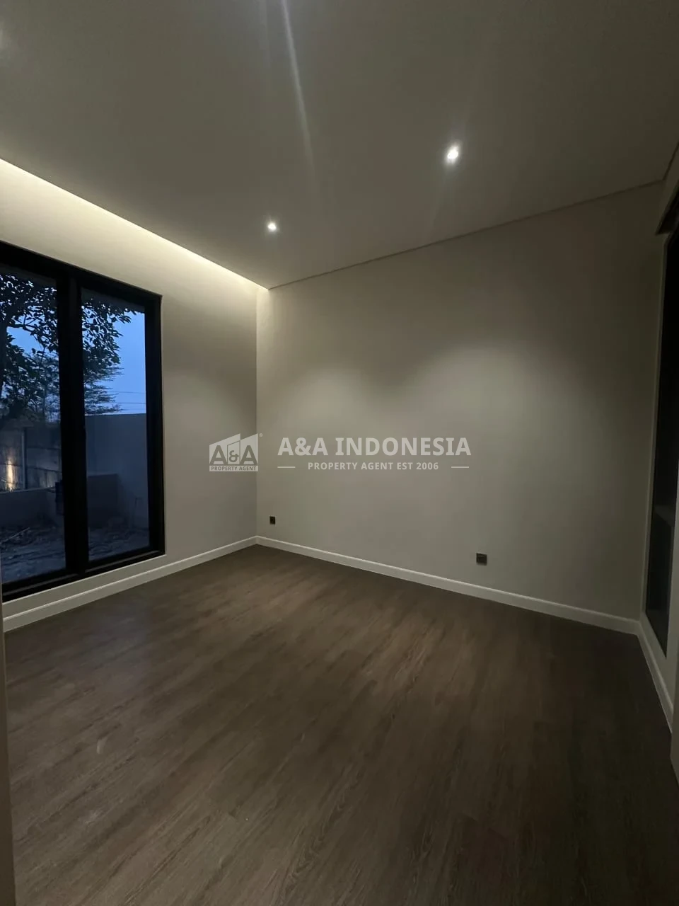 Jual Rumah 3 Lantai Mewah Modern Minimalis Royal Residence Lokasi Prestisius Surabaya - Thumbnail 7