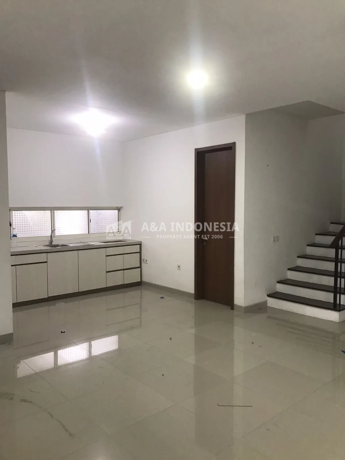 Jual Murah Rumah 2 Lantai Mewah Graha Natura Lokasi Strategis Lontar Surabaya - Thumbnail 4