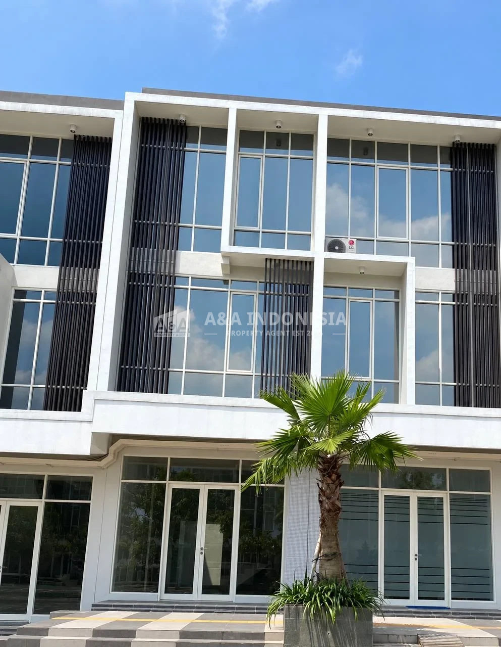 DISEWAKAN RUKO STRATEGIS DI NORTH WEST SURABAYA BARAT - Thumbnail 2