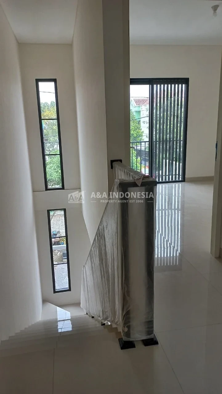 DIJUAL RUMAH BARU DI RUNGKUT MENANGGAL SURABAYA TIMUR - Thumbnail 2