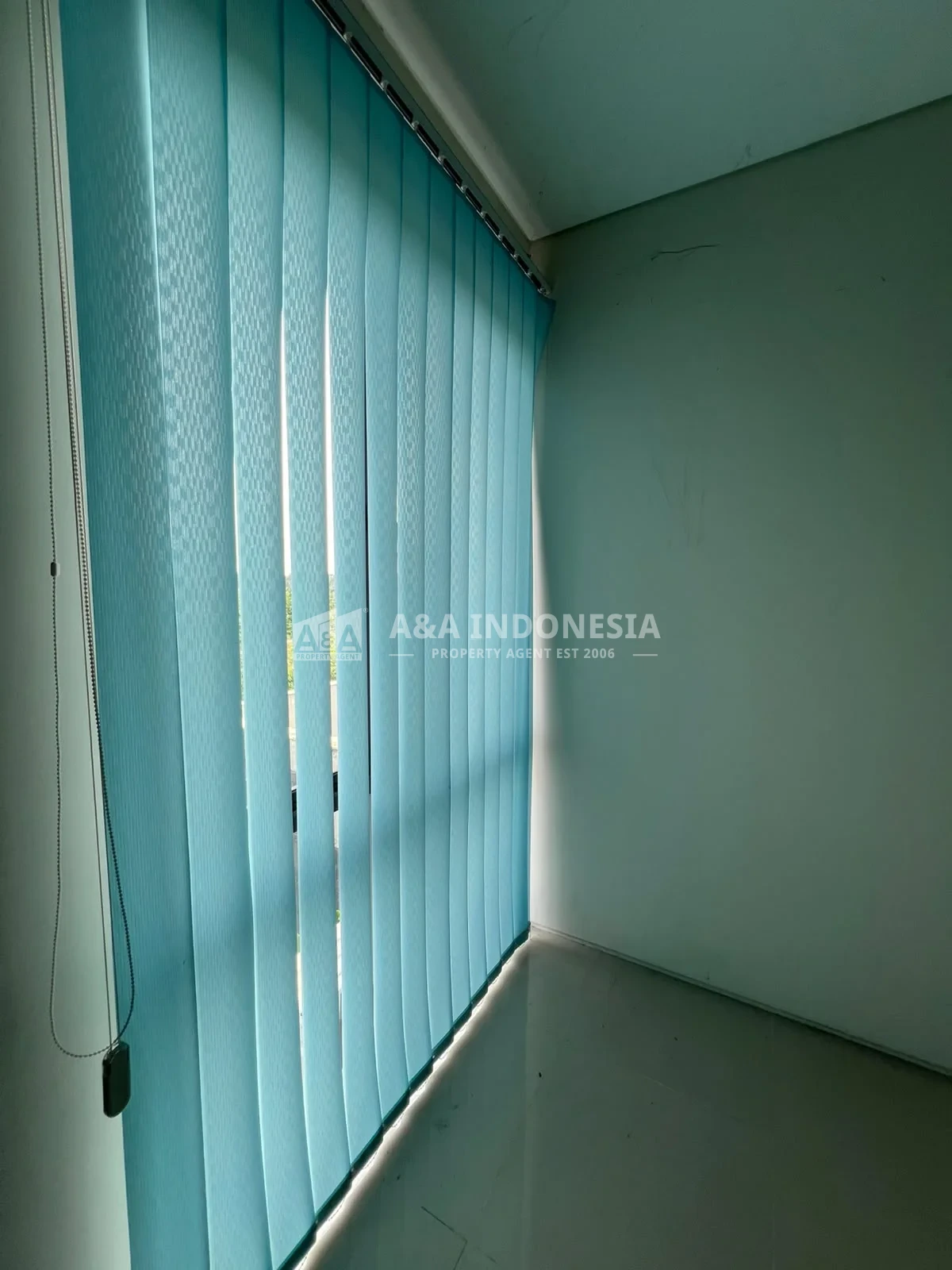 Disewakan Rumah Northwest Lake Citraland Surabaya Barat Semi Furnished - Thumbnail 2
