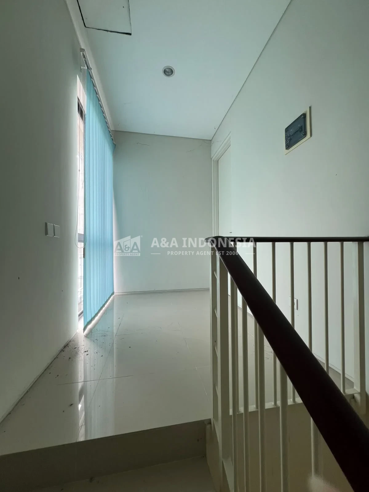 Disewakan Rumah Northwest Lake Citraland Surabaya Barat Semi Furnished - Thumbnail 3