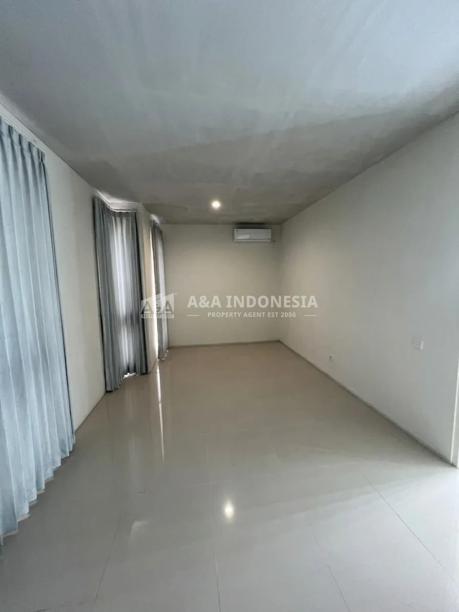 Disewakan Rumah Northwest Lake Citraland Surabaya Barat Semi Furnished - Thumbnail 5