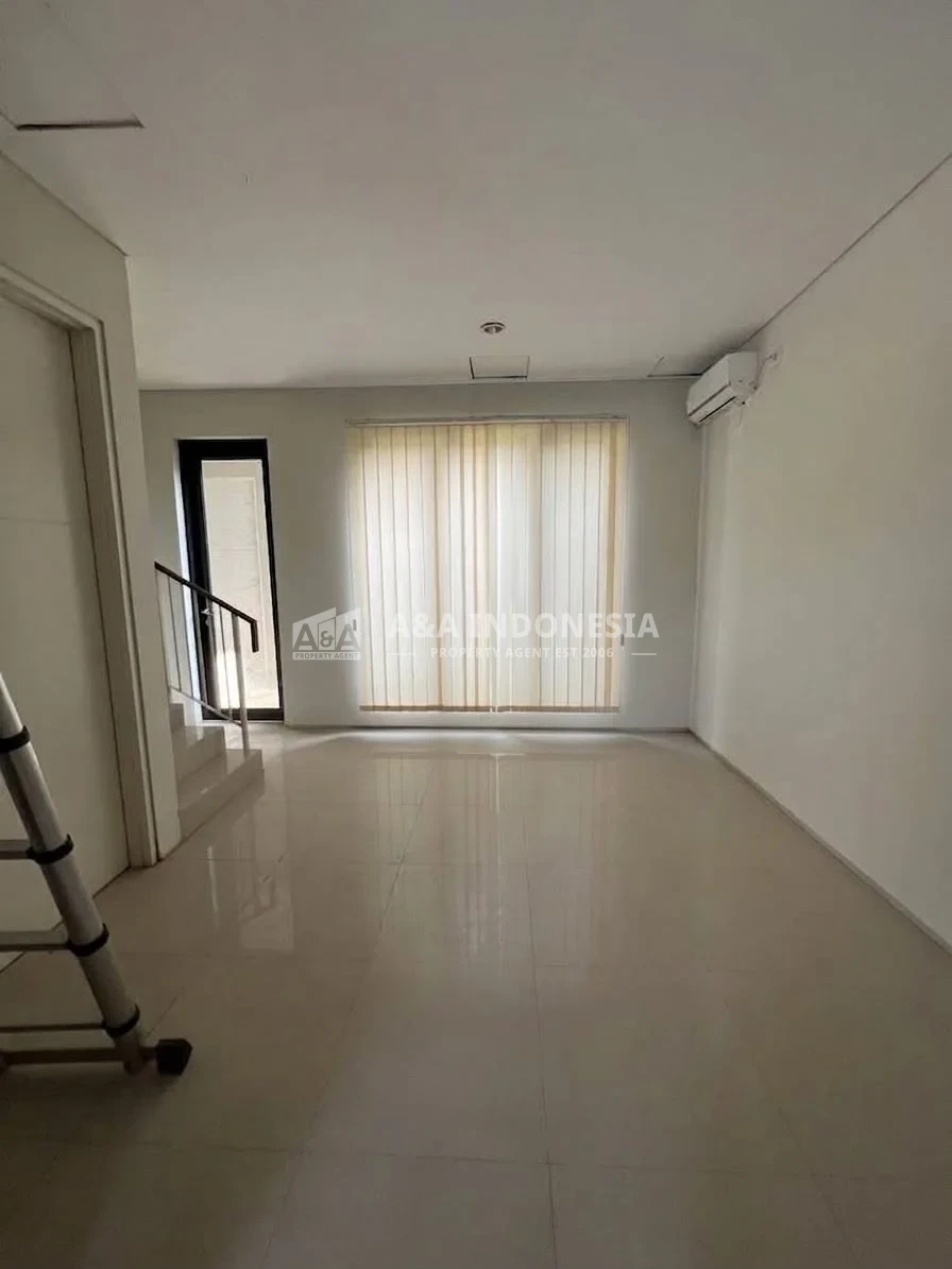 Disewakan Rumah Northwest Lake Citraland Surabaya Barat Semi Furnished - Thumbnail 7