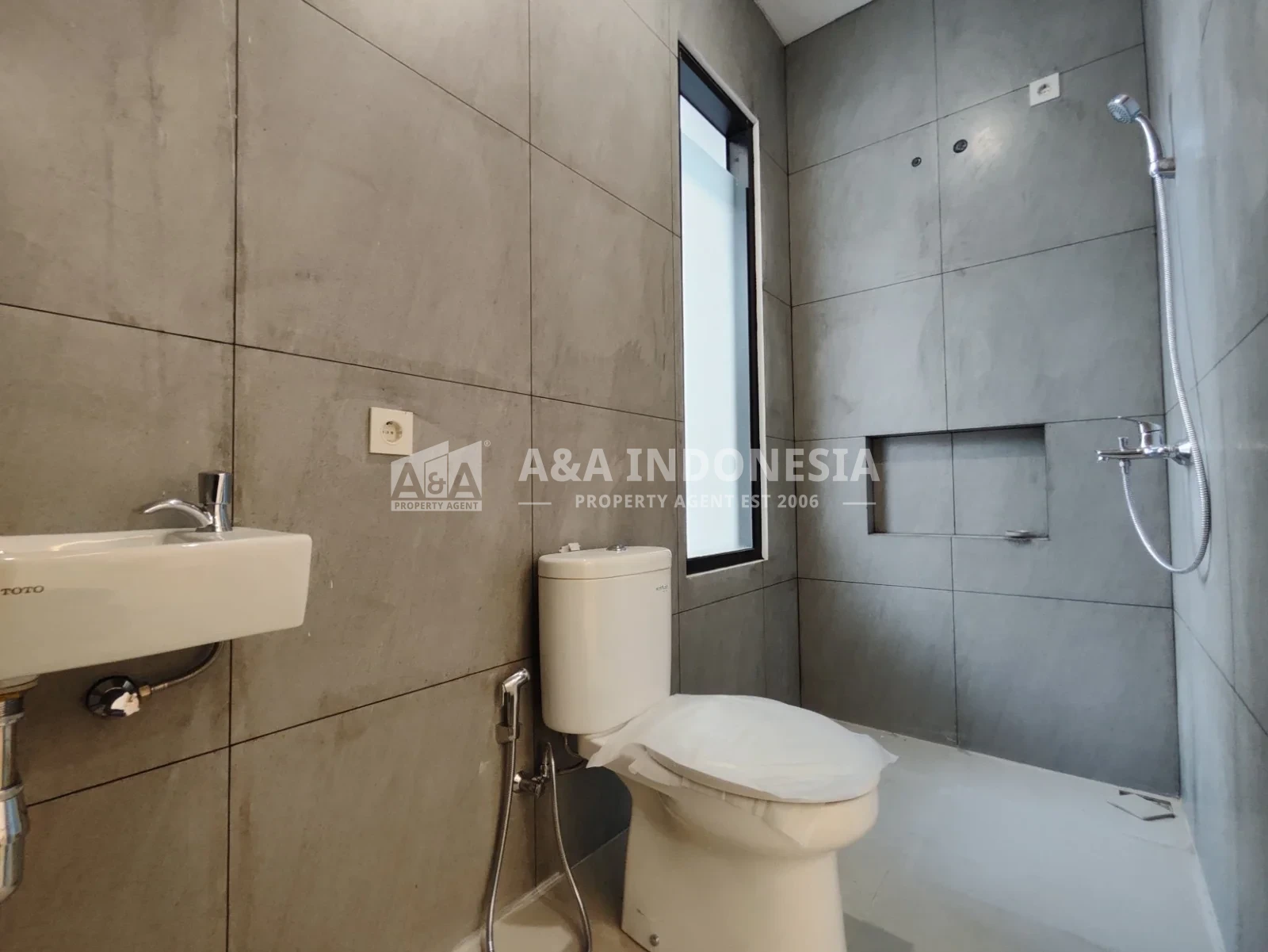 Dijual Rumah Baru Minimalis 2 Lantai Mulyosari Utara Surabaya Timur Free Kanopi - Thumbnail 4