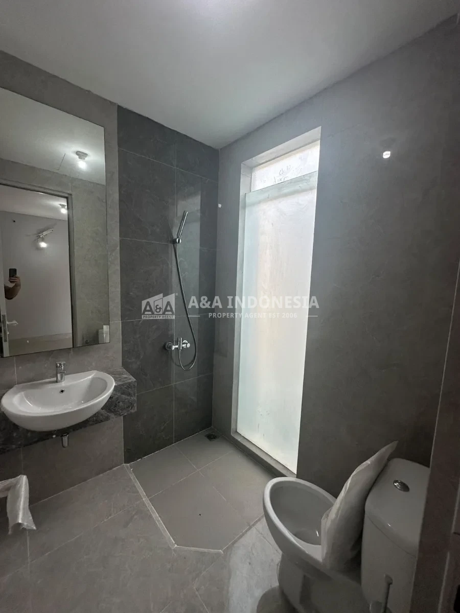 FOR SALE – Rumah 2 Lantai Grand Pakuwon Cluster Gladstone Surabaya Barat - Thumbnail 4