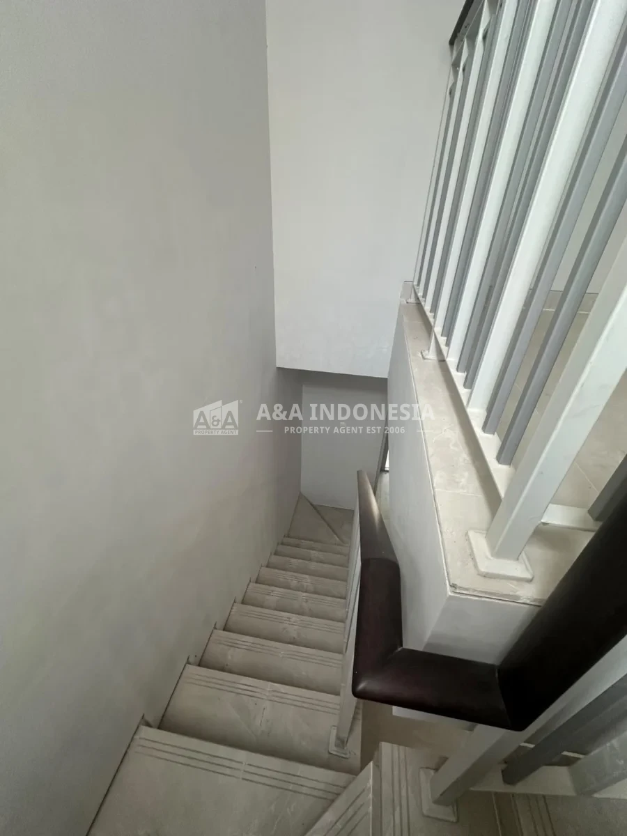 FOR SALE – Rumah 2 Lantai Grand Pakuwon Cluster Gladstone Surabaya Barat - Thumbnail 6