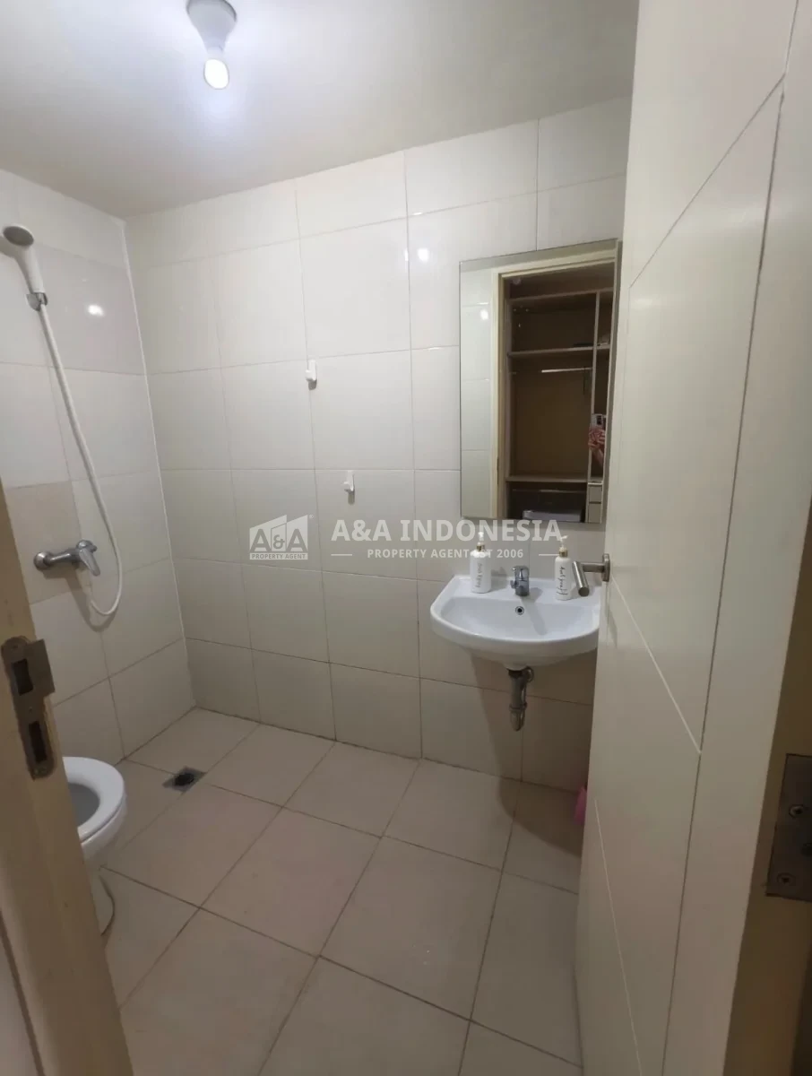 Disewakan Apartemen Orchard Surabaya Barat  Fully Furnished View City - Thumbnail 5